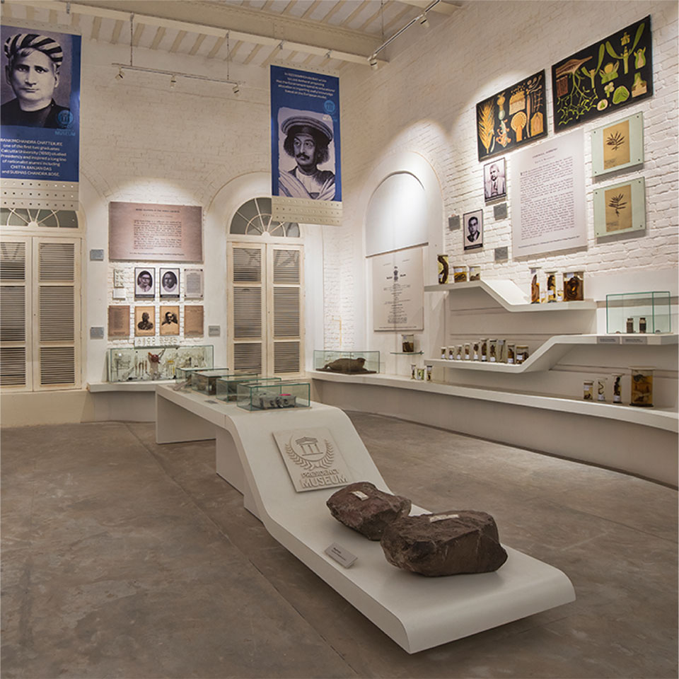 https://wysiwyg.co.in/sites/default/files/worksThumb/presidency-university-space-surface-graphics-musuem-desigm-typography-panels-installation-2016-01.jpg